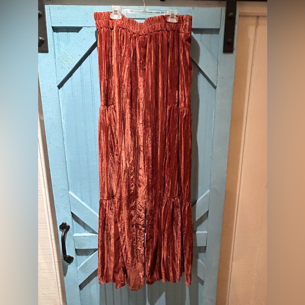 Women’s NWT Natural Life rust color crushed velvet palazzo pants